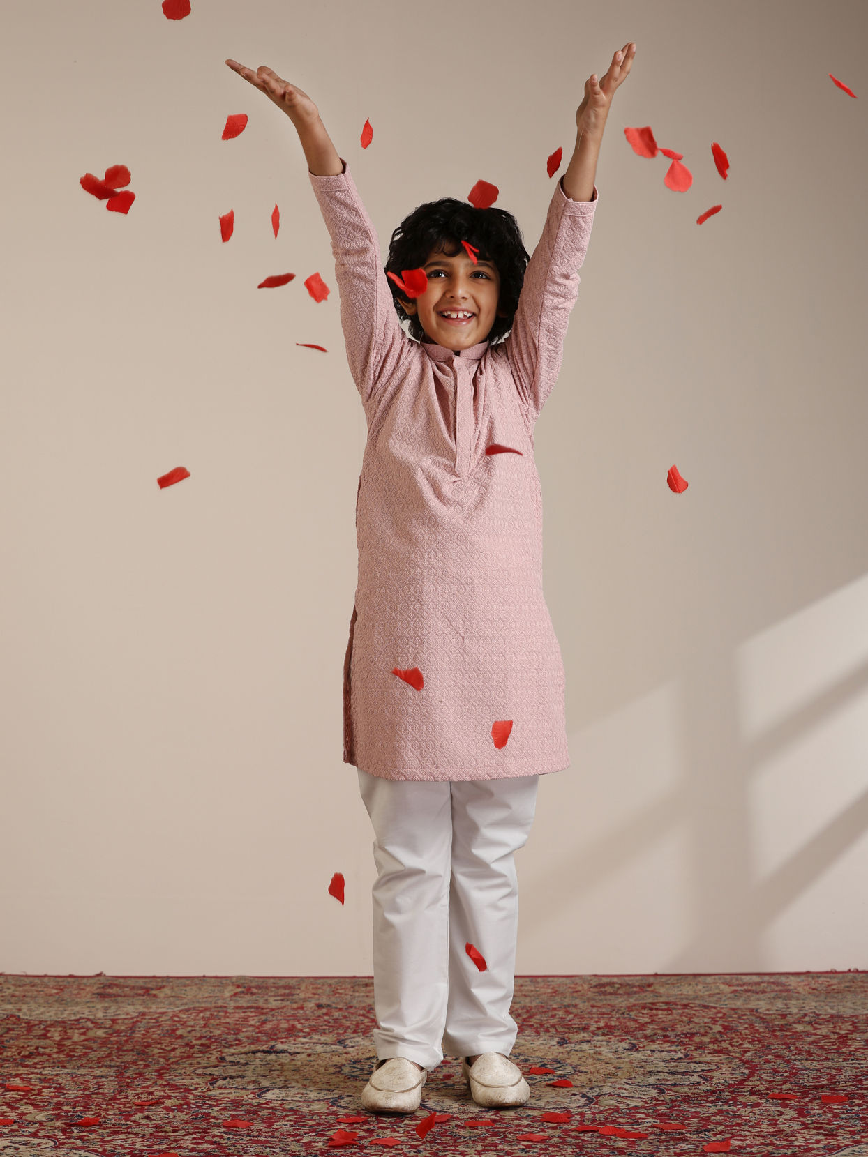 alt message - Manyavar Boys Boys Rani Pink Jaal Patterned Kurta Set image number 2